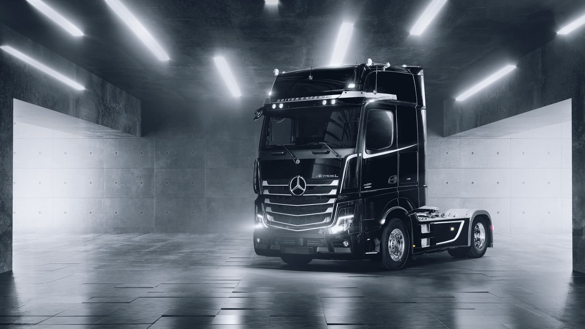 Mercedes Truck Image